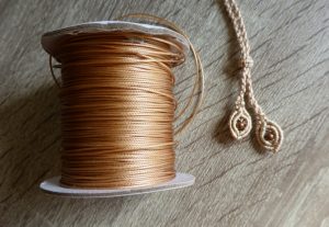 Kako se pravi mikro makrame bezel ogrlica? Kako se pravi mikro makrame bezel ogrlica?