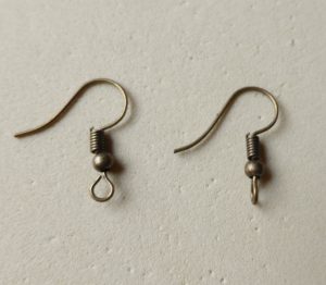 Makrame minđuše sa kamenim perlama i lišćem Okrenuta udica