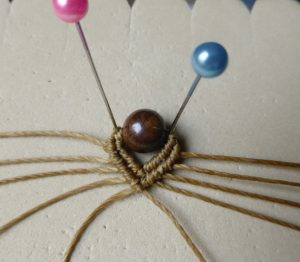 Makrame minđuše sa kamenim perlama i lišćem Početak tigrovo oko 1