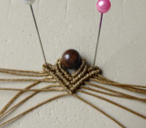 Makrame minđuše sa kamenim perlama i lišćem Početak tigrovo oko 3