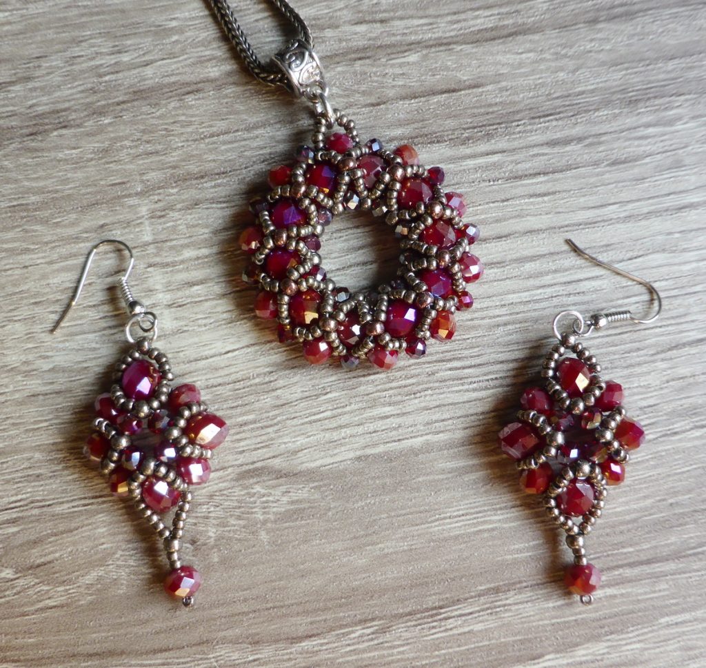 Privezak i minđuše od rondela Komplet od crvenih rondela