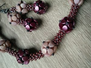 Kako nastaviti konac prilikom rada sa perlicama?